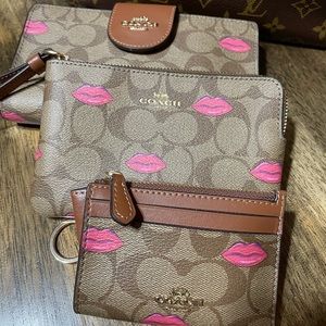 Coach set. Wallet wristlet coin purse lips new